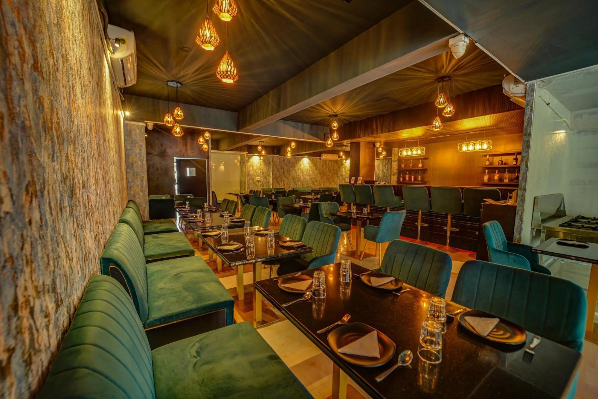 The Emerald Inn Bangalore Exterior photo