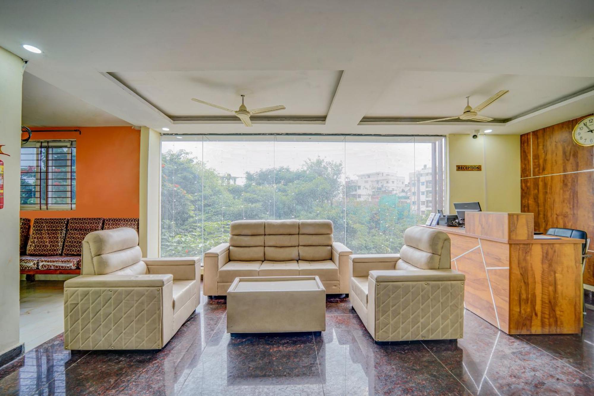 The Emerald Inn Bangalore Exterior photo