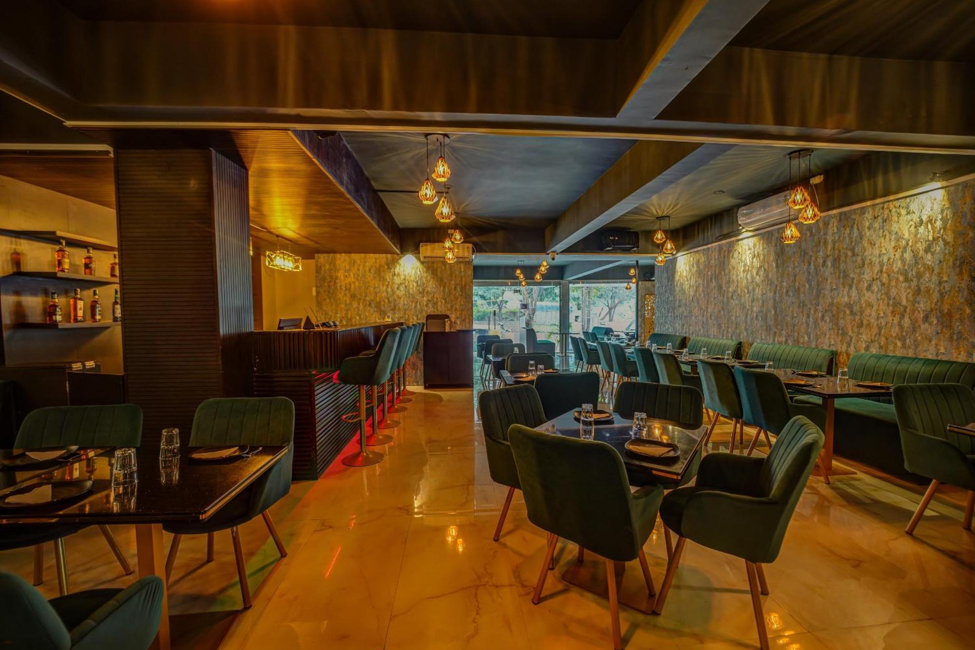 The Emerald Inn Bangalore Exterior photo